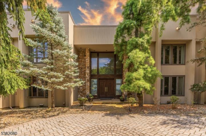 Photo of 142 Deer Run, Green Brook NJ